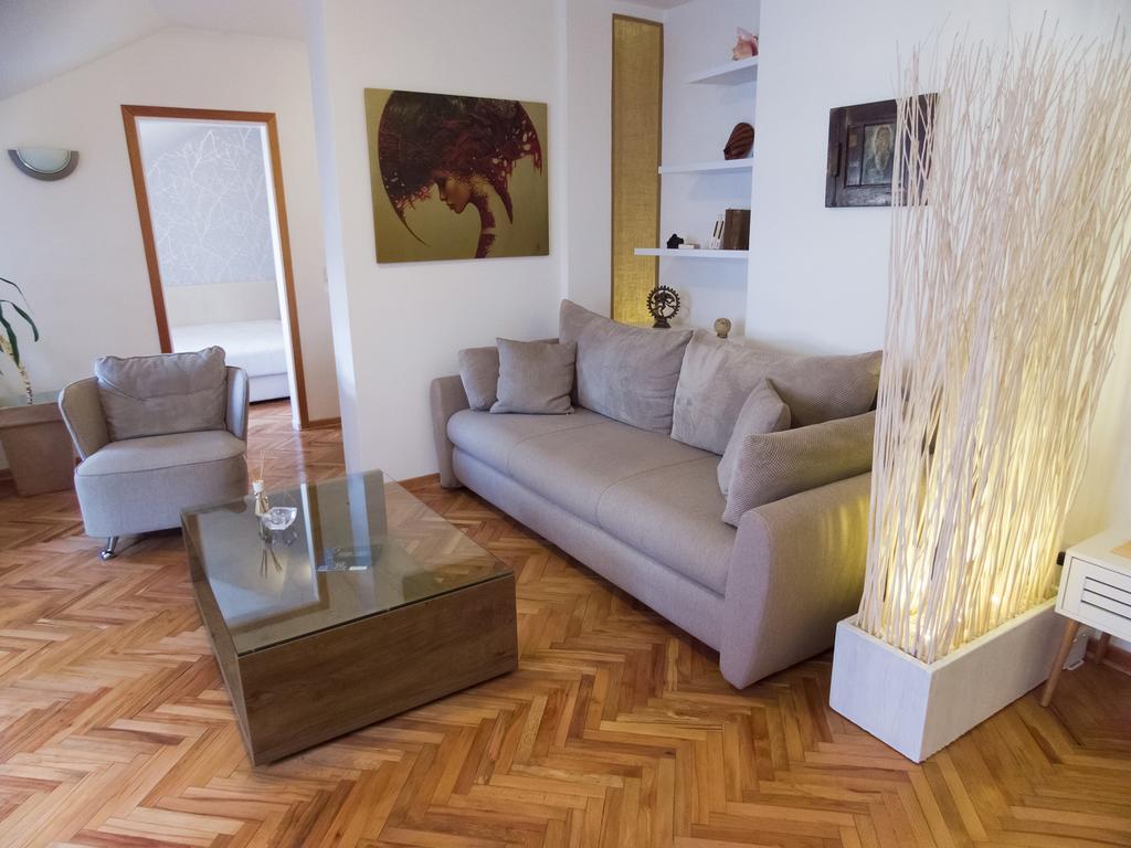 Center Apartment *